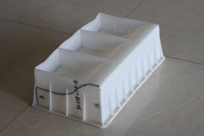 使用混凝土路側(cè)石塑料模具澆筑路側(cè)石過程中能否確定水泥混凝土配比？